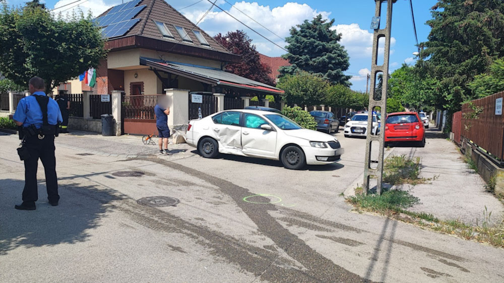 Durva csattanás volt Németh Szilárd budapesti otthona előtt: ismét a jobbkéz-szabály értelmezése okozott balesetet