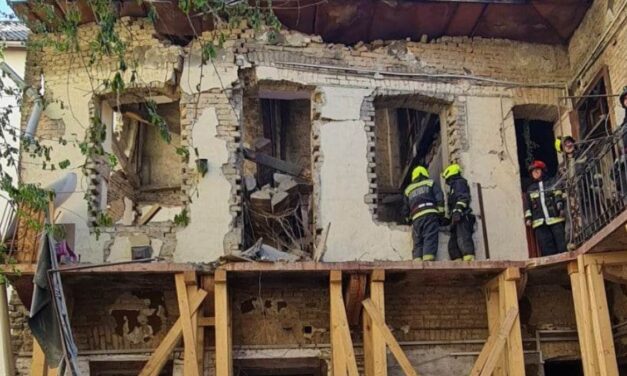 Robbanás volt Budapesten: egy embert a romok alól húztak ki – fotó a helyszínről