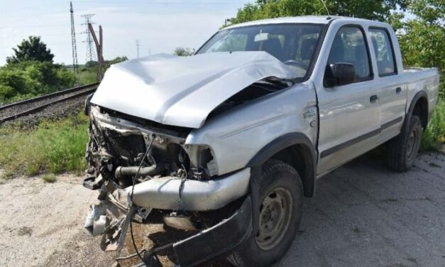 Szörnyű baleset Győrben: vonattal ütközött a 71 éves terepjárós – nem vette észre az érkező vonatot