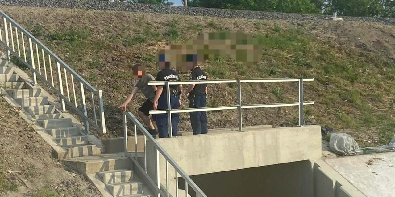 Kerékpározó gyerekek furcsa dolgokat találtak egy Szeged melletti csatornánál