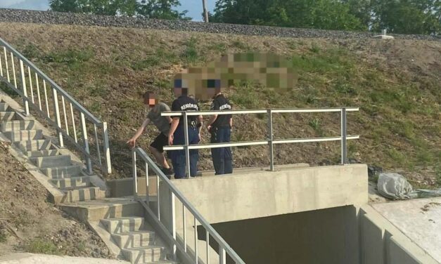 Kerékpározó gyerekek furcsa dolgokat találtak egy Szeged melletti csatornánál