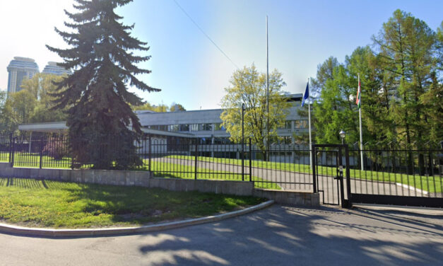 Lángokba akarta borítani a moszkvai magyar nagykövetséget egy férfi, mert nem intézték el barátnője vízumkérelmét