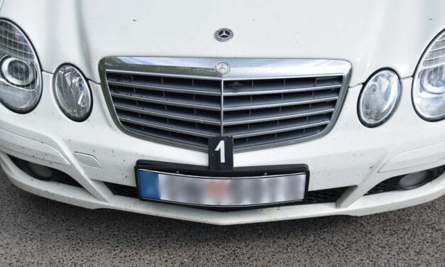 Nem volt rendszáma, nyomtatott egyet magának – akár három évet is kaphat a türelmetlen autótulajdonos