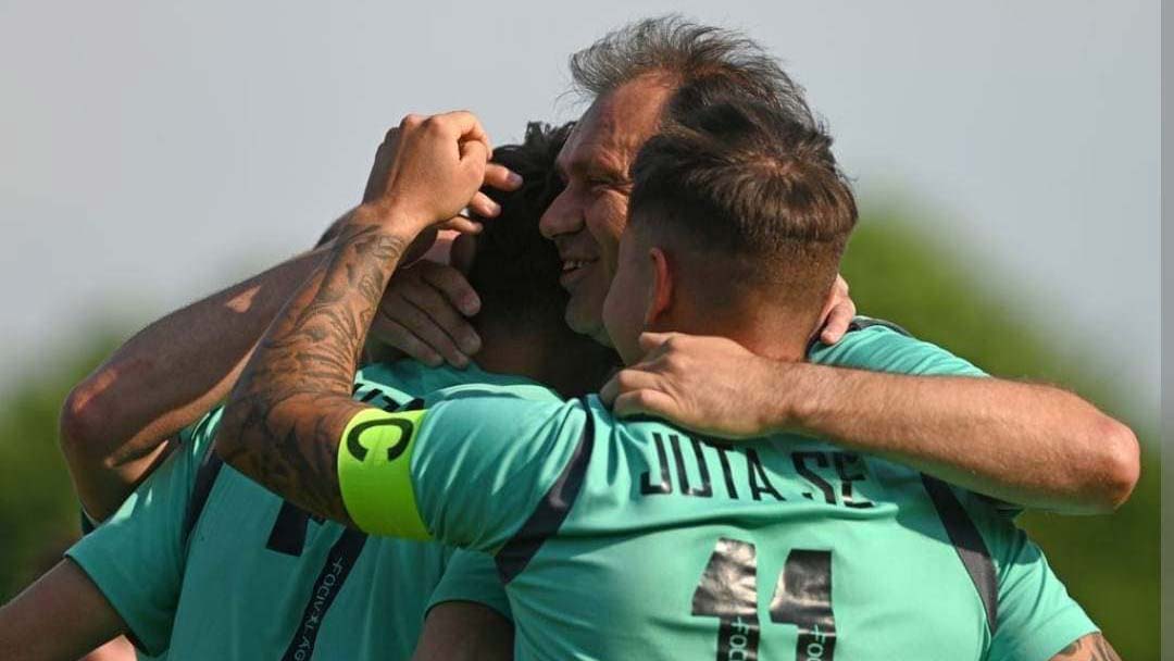 Tragédia a futballpályán: gólja után vesztette el eszméletét a játékos-edző, 11 alkalommal élesztették újra