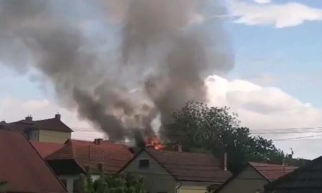 Tűz egy zalaegerszegi társasházban, 20 embert kellett kimenekíteni – a tüzet egy elektromos töltő okozta