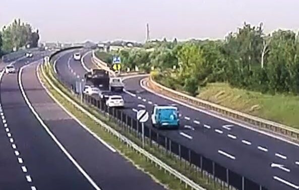 A buszsorőr elnézte a sávváltást, majdnem szörnyű katasztrófa lett belőle