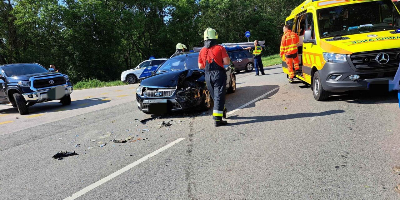 Újabb súlyos baleset Tolnában – gyermekek is megsérültek, a mentőhelikoptert is riasztani kellett