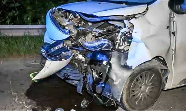 Frontális karambolt okozott a gyorshajtás – nem sikerült bevenni a kanyart, négy ember sérült meg a fővárosban