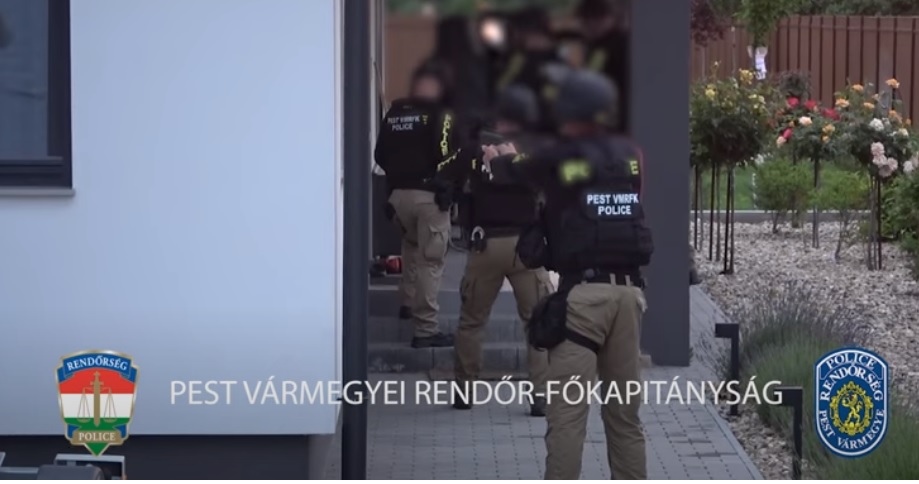Játszótéren cserkészte be a tizenéves fiúkat: a 43 éves férfi ajándékokat kínált a gyerekeknek, cserébe undorító dolgot várt el