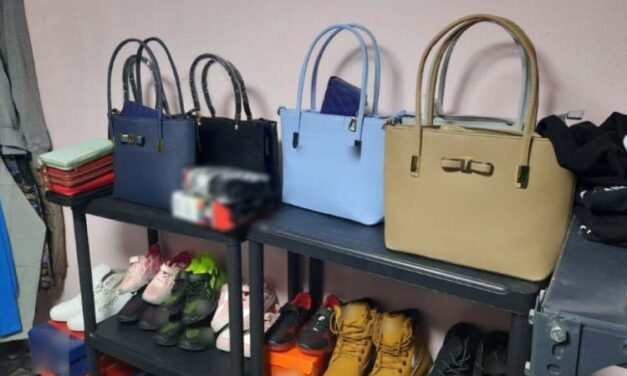 Kalandos próbavásárlás: papuccsal akarta elkergetni az őt lebuktató adóellenőröket egy nő, miután lebukott