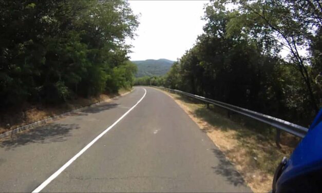 Besokalltak a visegrádiak – rendszeresen a Panoráma úton versenyeznek egymással a sufniban feltuningolt autócsodák