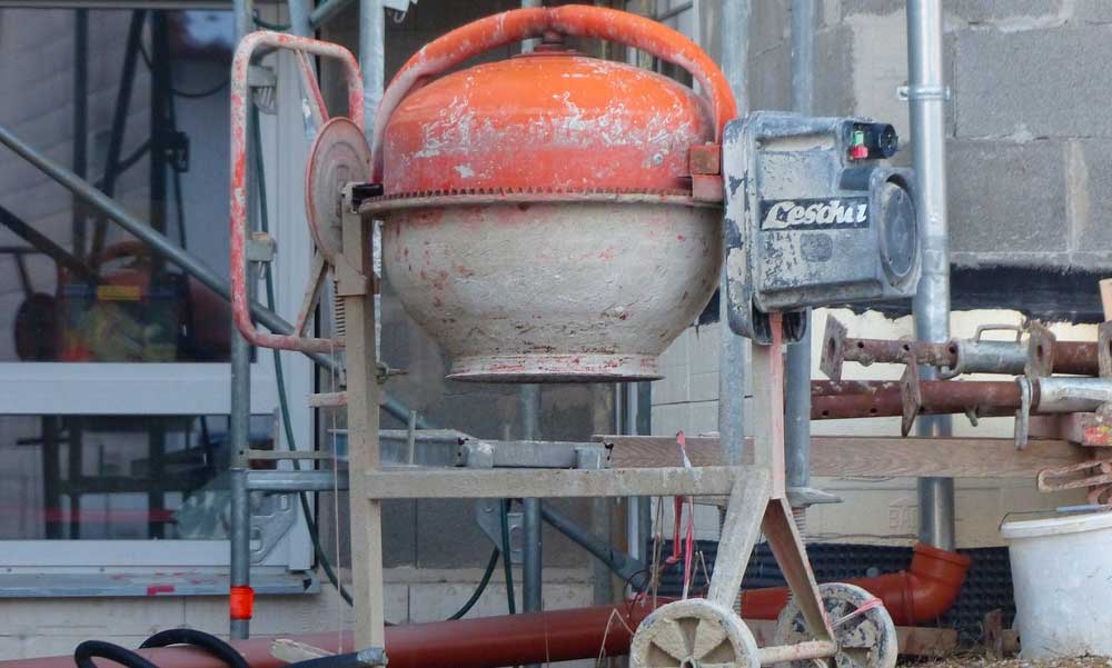 Hogyan betonozzunk meglévő betonfelületre?