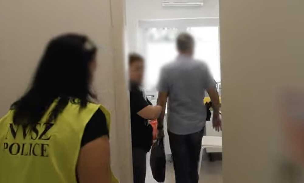 Felfoghatatlanul sokszor vesztegettek meg egy orvost Pest vármegyében, de lebukott, börtönbe kerülhet