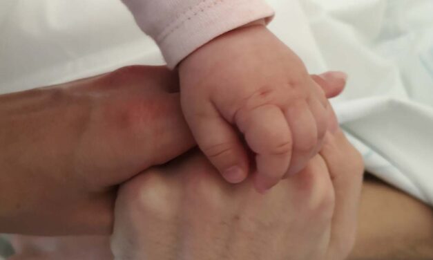 „Minden egyes perc kihívás, harc, remény és erőfölötti küzdelem” – már egy éve küzd családja az éber kómában fekvő raliversenyzőért