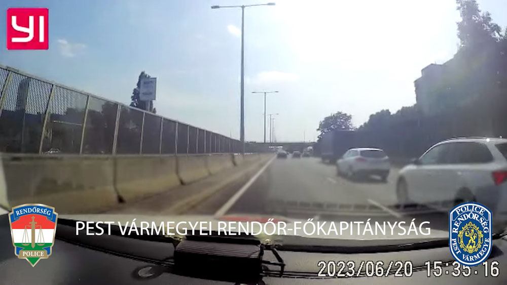 Videón, ahogy szirénázva vágnak utat a zsaruk egy vajúdó kismamának