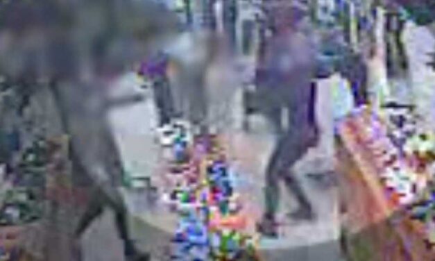 Balhé a kínai áruházban! Magassarkú cipővel verte meg az egyik alkalmazott a főnökét