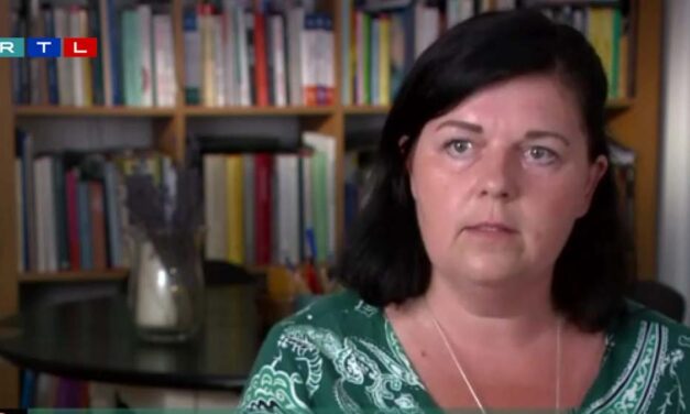 „Megbocsátok neki mindent, mert gyűlölettel nem tudok élni” – Megbocsátott a lányait meggyilkoló férjének az egyedül maradt asszony