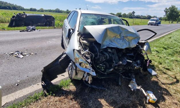 Felháborító! Többen is megálltak, hogy fotókat és videókat készítsenek, majd elhajtottak a brutális frontális ütközés helyszínéről