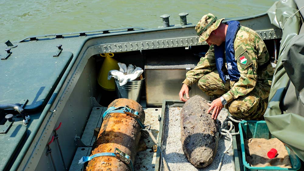 Megszólaltak a tűzszerészek, ezt kell tenni, ha valaki strandolás közben robbanóeszközt talál