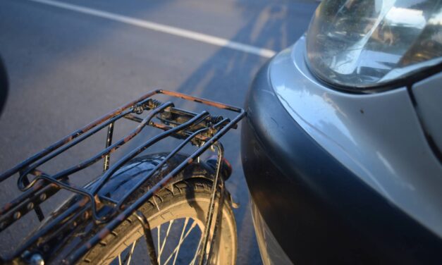 Jogosítvány nélküli nő ütötte el a postást Ráckevén, a gázoló korábban részegen egy oszlopnak hajtott