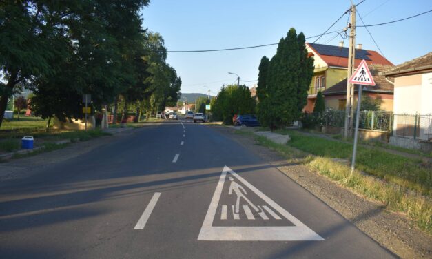 Nagy a felháborodás Budakalászon! A zebrán gázoltak el egy fiatal férfit – az elkövető megkérdezte, segíthet-e, majd elhajtott