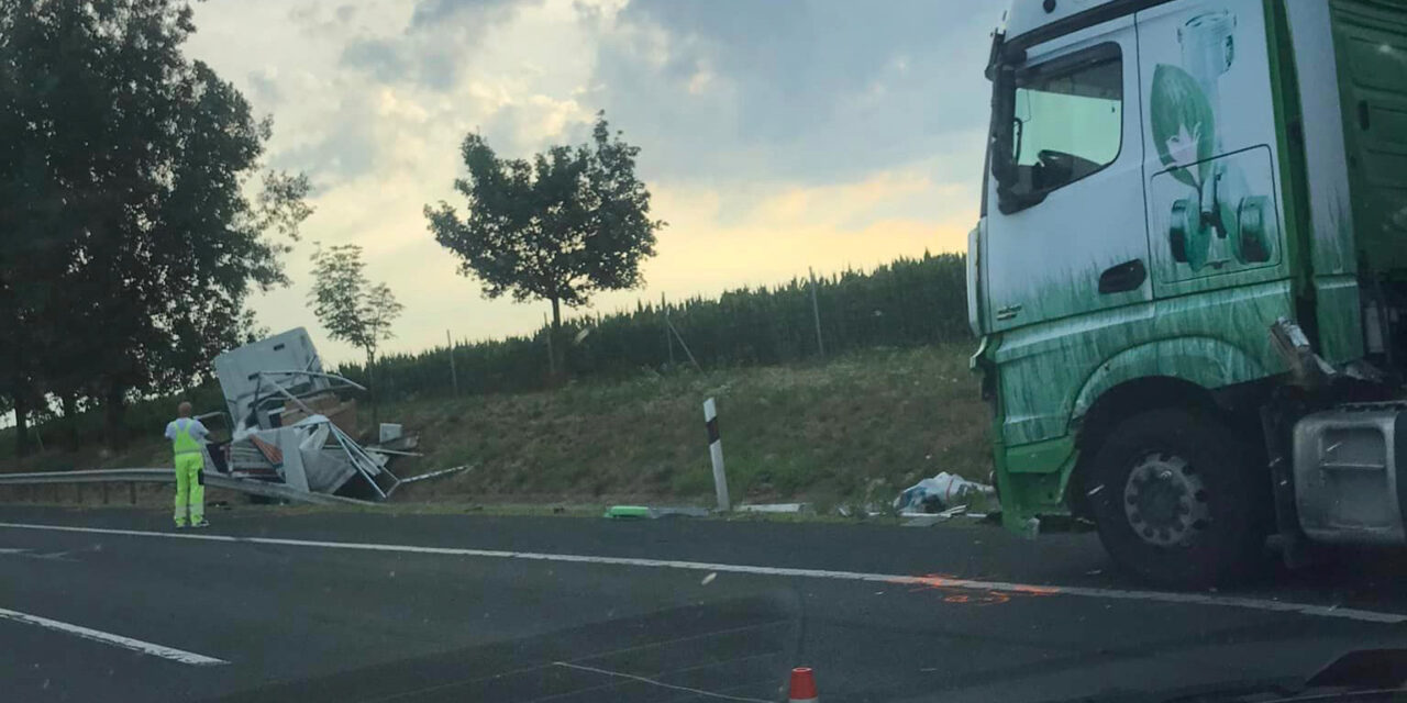 Tragédiával indult a szerda reggel Ercsinél: egy ember életét veszítette a frontális karambolban