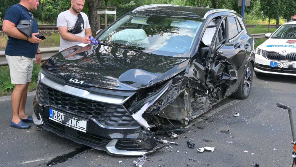 Hármas karambol a Ferihegyi reptérre vezető úton, egy szlovák KIA hibázhatott – helyszíni fotók