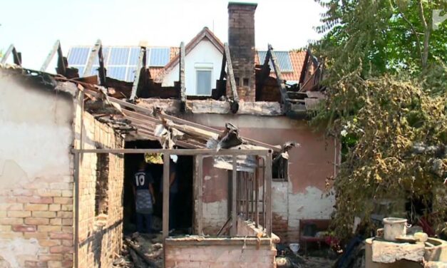 Az ablakon keresztül menekült ki az égő házból egy férfi és vak testvére Gyálon