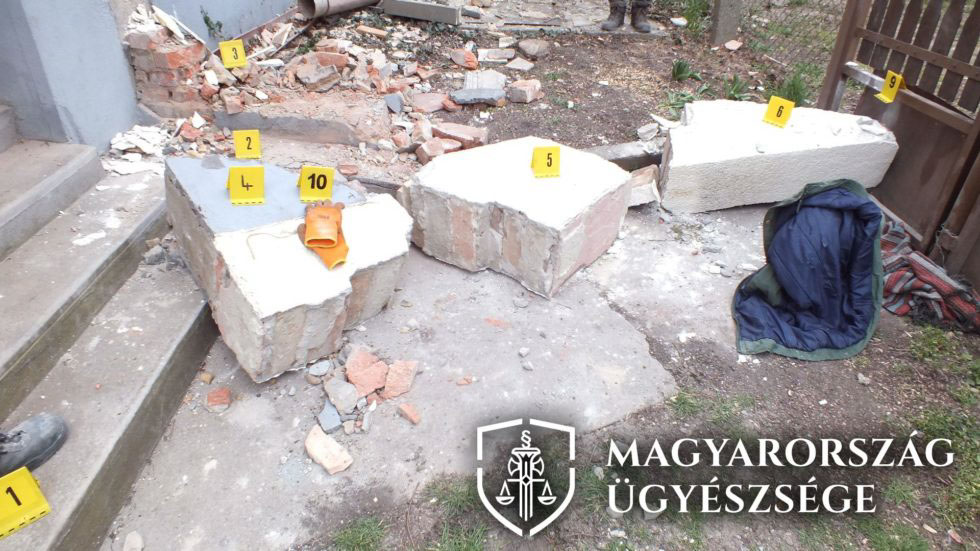 Horrorbaleset egy gyöngyöstarjáni felújításon: szilánkosra törtek a segédmunkás csontjai, pénzbüntetésre ítélnék a felelősöket