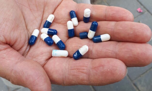 „Elmebeteg, aki ilyet csinál!” – gyógyszereket szórtak szét több fővárosi játszótéren, kiakadtak a szülők és az elkövető mellett a megoldást is keresik