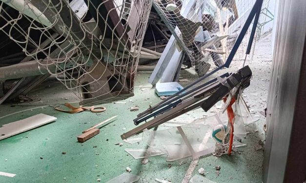 Ez nagyon durva: beomlott egy iskola tornacsarnokának teteje Kaposváron – óriási szerencse, hogy már nincs tanítás!