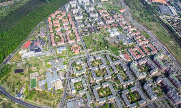 Döbbenet! Kiugrott egy harmincas éveiben járó édesanya a hetedik emeletről Budapest 4. kerületében