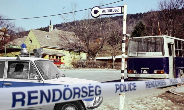 Lefejezte a házaspárt a kirúgott rendőr, a testrészeket szatyorba tette és BKV-busszal elvitte a végállomásra, gyerekek találták meg a koponyákat