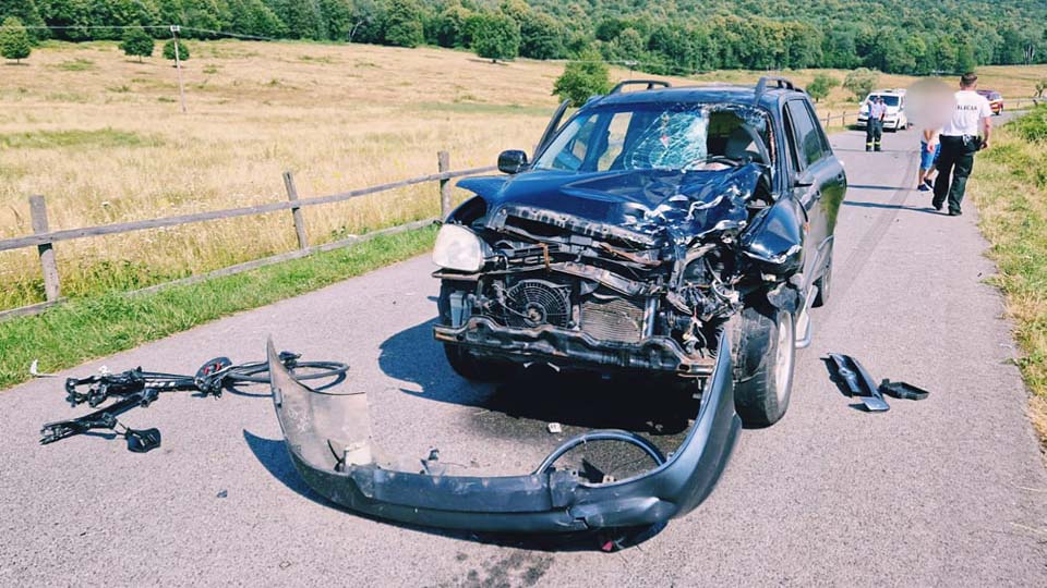Szlovákiában két magyar kerékpárost, Romániában pedig magyar motorosokat gázoltak el