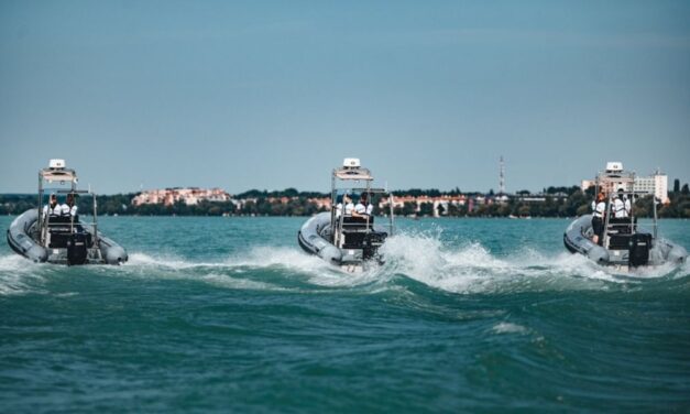 „Ő csak zenélt, mosolygott és örömöt csempészett mások életébe” – tragikus körülmények között vesztette életét Veszprém híres utcazenésze