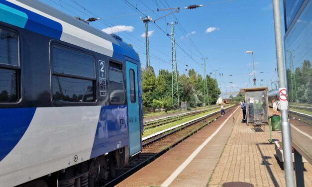 Káosz a MÁV-nál: csütörtök hajnalban leállt a biztosítórendszer, szinte egyáltalán nem közlekednek a vonatok Szolnoknál