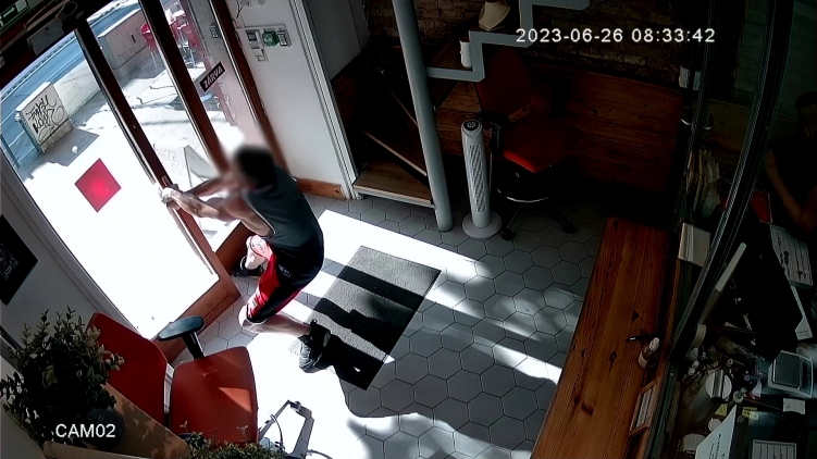 Amit az egyikből ellopott, a másikban eladta: zálogházakban garázdálkodott a budapesti tolvaj, videó is van róla