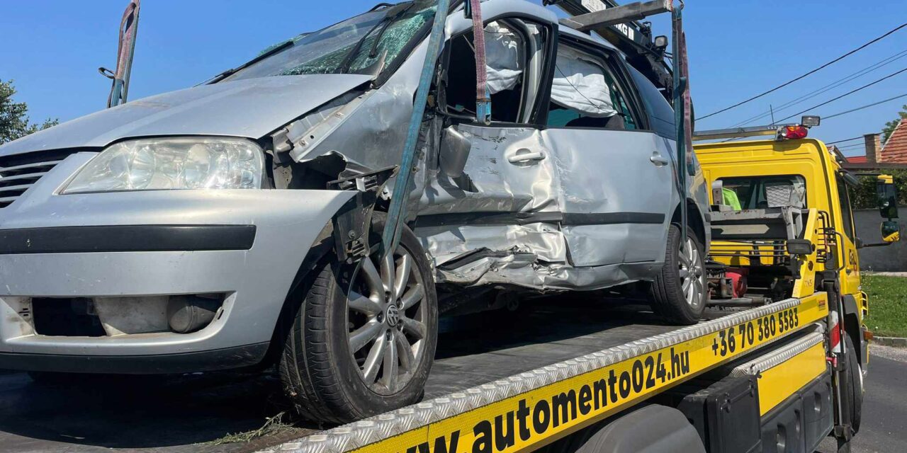 Gyűrődtek a vasak Biatorbágyon – a mentőknek is volt dolguk a Volkswagen és a Toyota ütközése után – HELYSZÍNI FOTÓKKAL