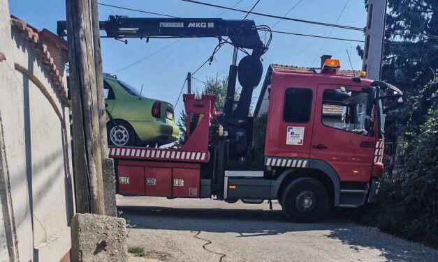 Tetejére borult Daewoo meg egy frontális ütközés: egymást követték a durva balesetek Pest megyében – Fotók a helyszínről