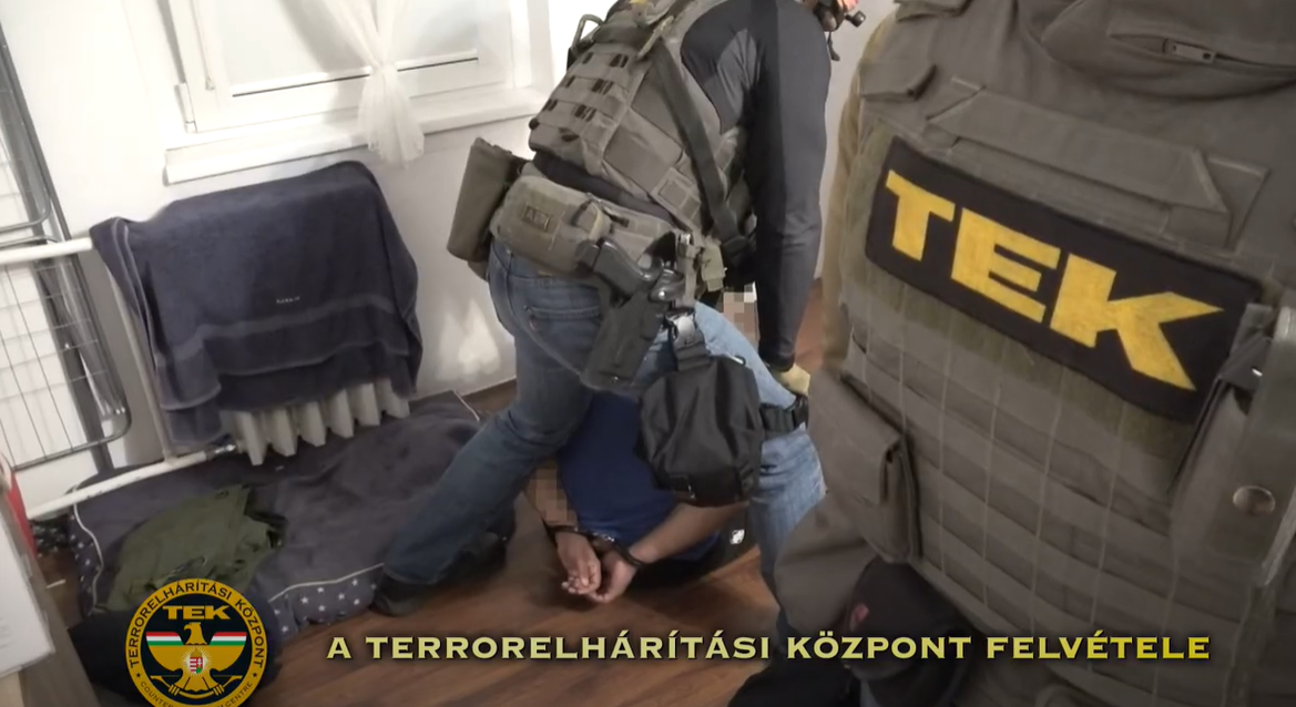 Álmában fosztottak ki egy idős nénit Révfülöpön: a betörők az egész házat felforgatták, hihetetlen, hogy jutottak be