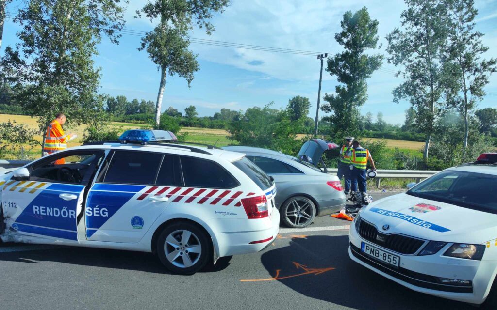 Videón az M2-esen száguldozó ámokfutó: döbbenetes részletek derültek ki az üldözésről, a Mercedes sofőrje teljesen megvadult