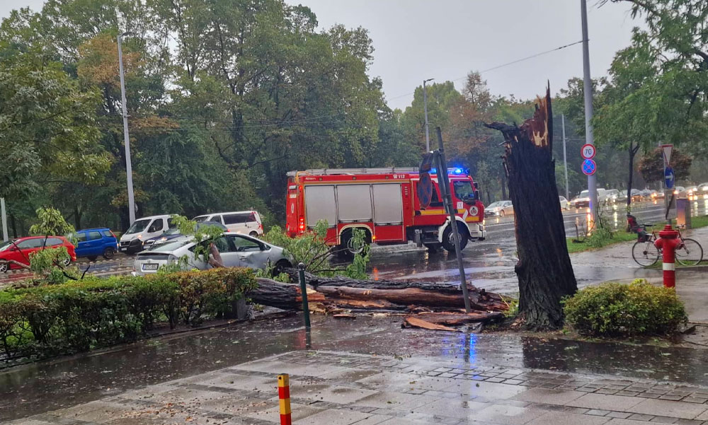 Annyira kevés a tűzoltó, hogy vidékről kellett átcsoportosítani csapatokat Budapestre a hétvégi vihar alatt