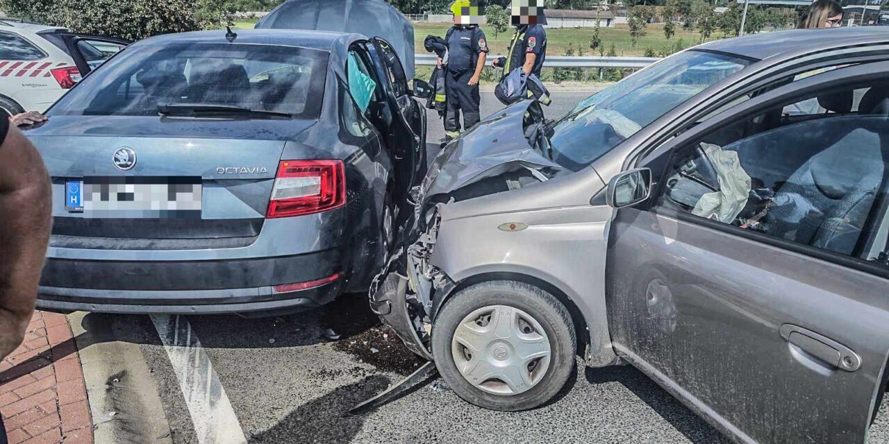 Hatalmas csattanás Újhartyán közelében – nem tudott időben lefékezni a Yaris HELYSZÍNI FOTÓKKAL!