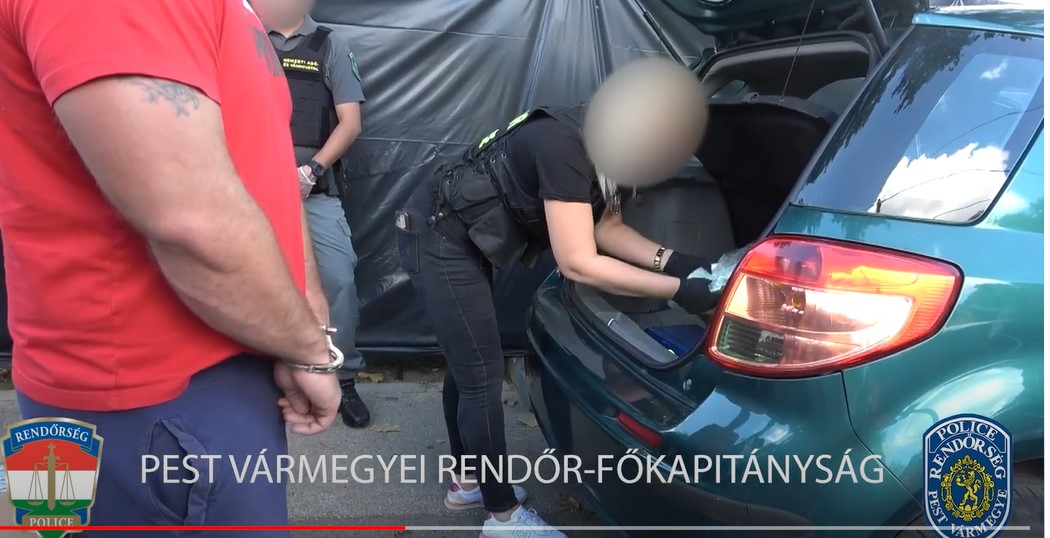 Zsaruk szakították félbe az illegális bizniszt: döbbenetes, amit a helyszínen találtak – videó