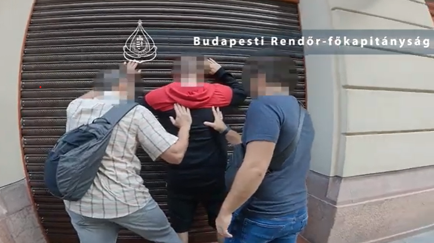 Nem menekülhettek tovább a törvény elől: így csaptak le a fővárosi zsaruk a hatóságok elől bujkáló budapesti bűnözőkre – videó