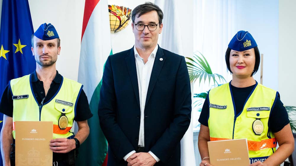 A Lánchídról akart a Dunába ugrani egy férfi, lebeszélték róla az önkormányzati rendészet munkatársai