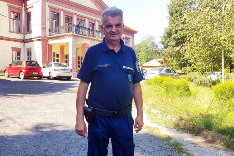 „Tudtam, mit kell tenni, és azt is, hogy azonnal kell cselekedni” – Hős iskolaőr mentette meg egy tanár életét, a pedagógus az udvaron esett össze