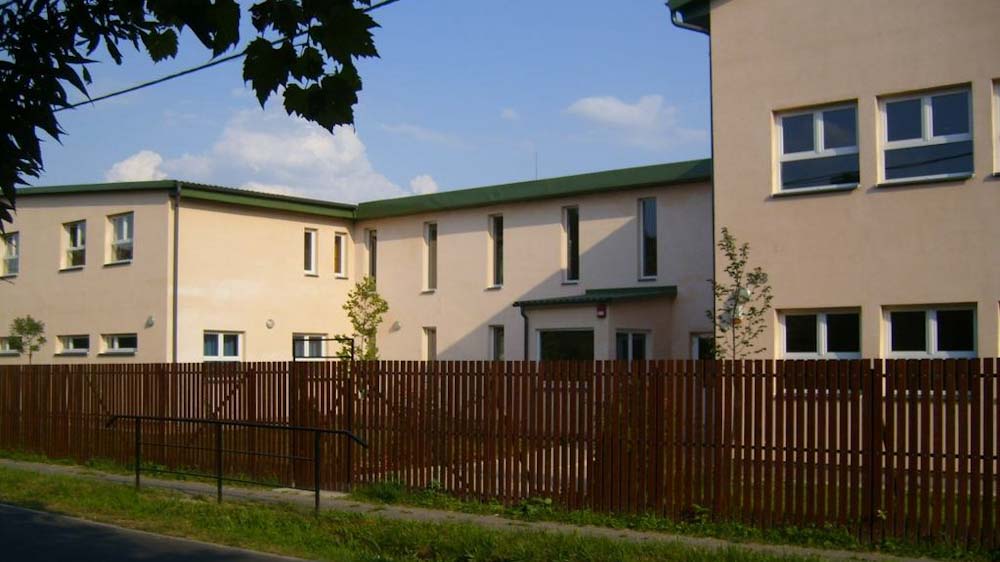 Végrehajtók és rendőrök jelentek meg egy budapesti gimnáziumnál: kiürítették az épületet, azonnal hazaküldték a diákokat