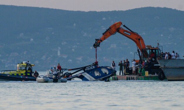 Kiderült, hogy miért zuhant a Balatonba a rendőrségi helikopter