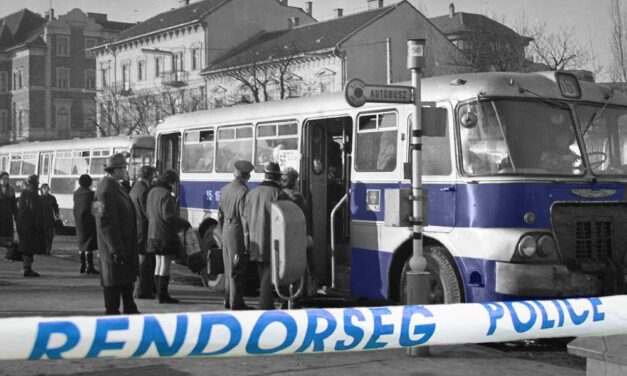 Rettegett András, hogy kiderül a titka, ezért inkább megfojtotta a rámenős nőt, akivel a buszmegállóban találkozott
